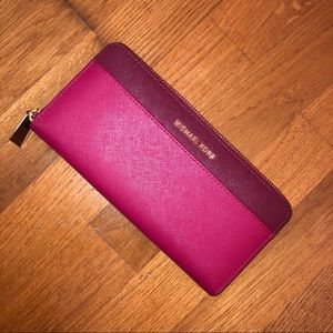 Michael Koran’s wallet like new